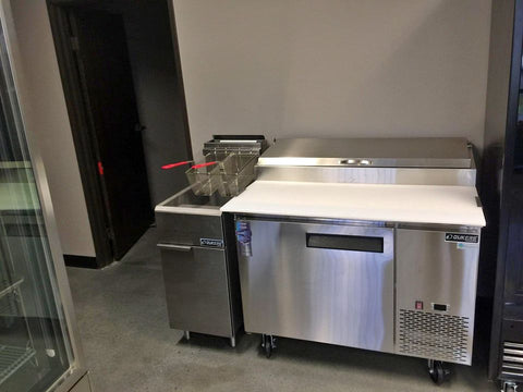 Dukers DPP44-6-S1 Commercial Single Door Pizza Prep Table Refrigerator